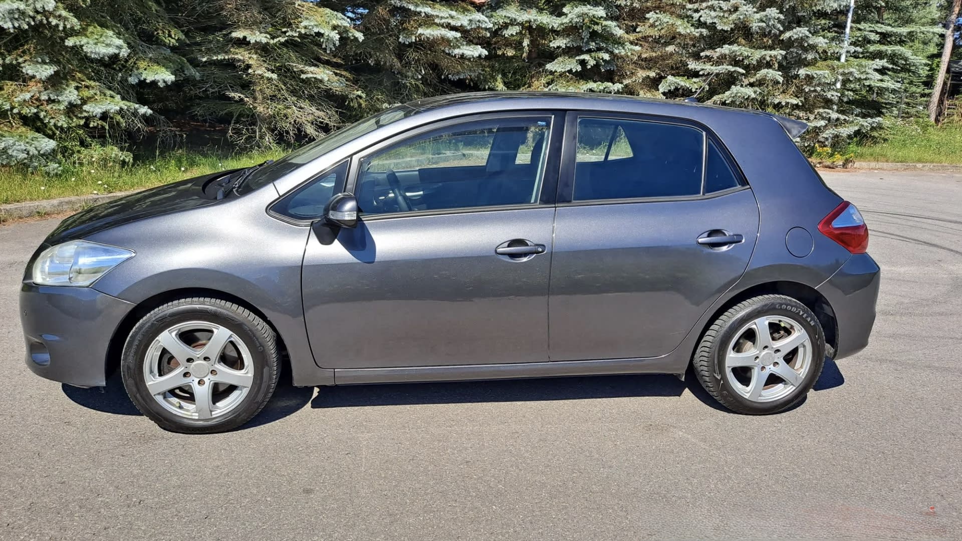 Zdjęcie 4 – Toyota Auris 2.0 Climatronic, czujniki parkowania