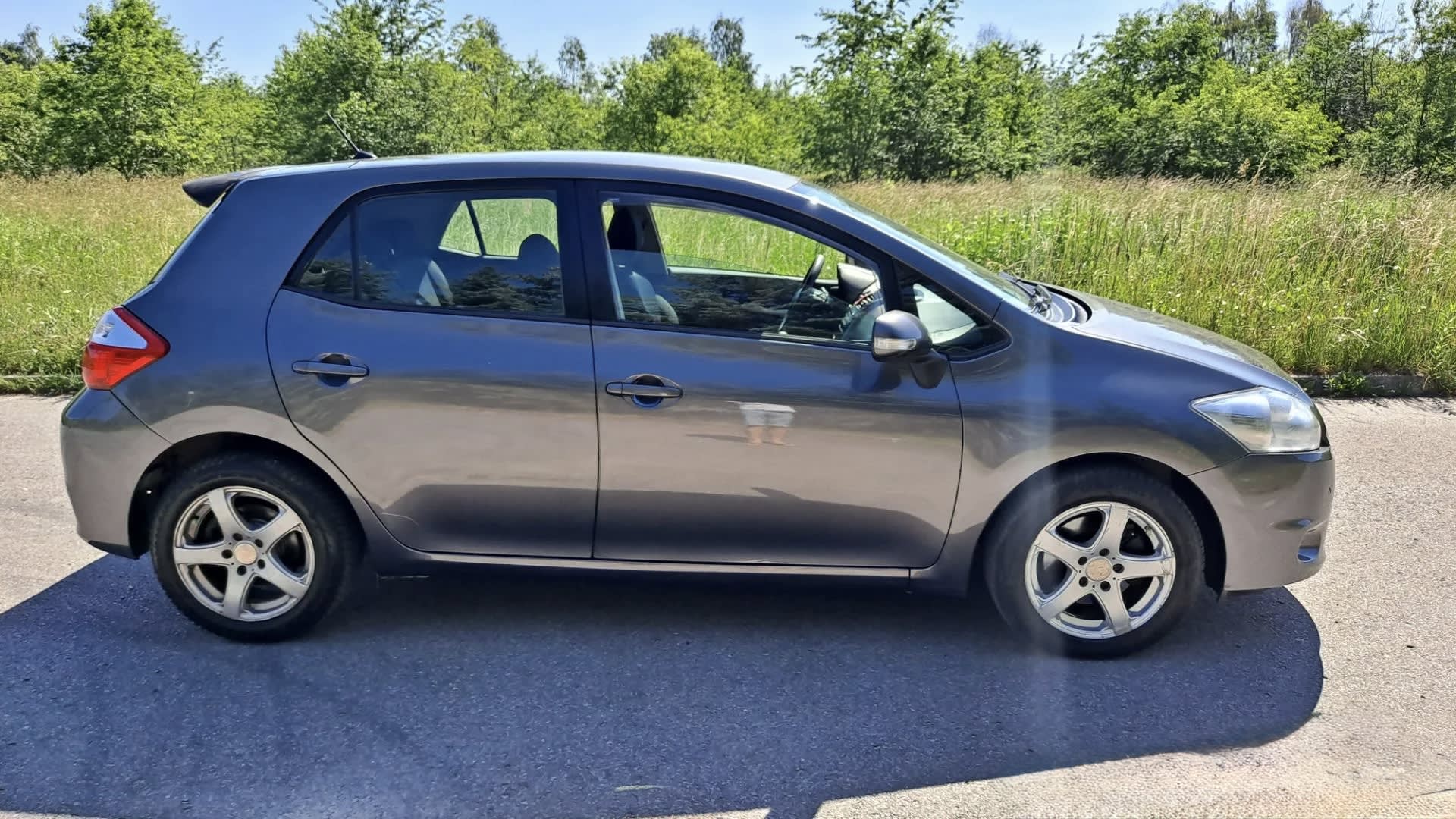 Zdjęcie 6 – Toyota Auris 2.0 Climatronic, czujniki parkowania