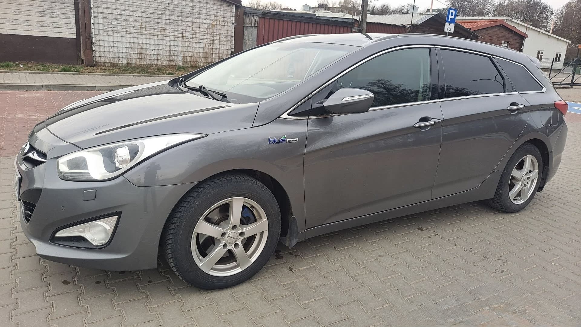 Zdjęcie 3 – Hyundai i40 1.7 BOGATA WERSJA! XENON! DODATKOWY KOMPLET KÓŁ!