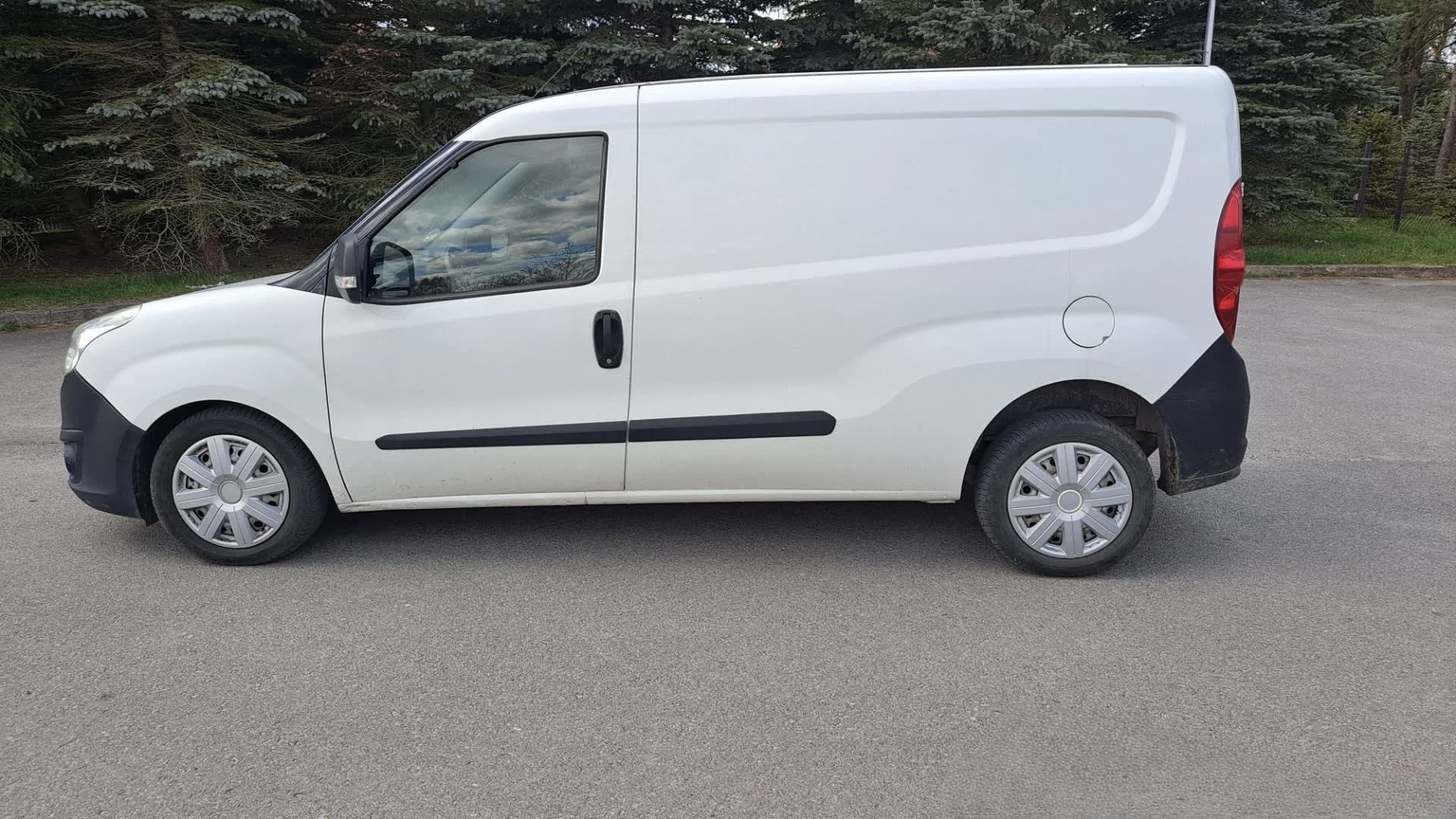 Zdjęcie 4 – Opel Combo D 1.6 KLIMATYZACJA, AUX , USB