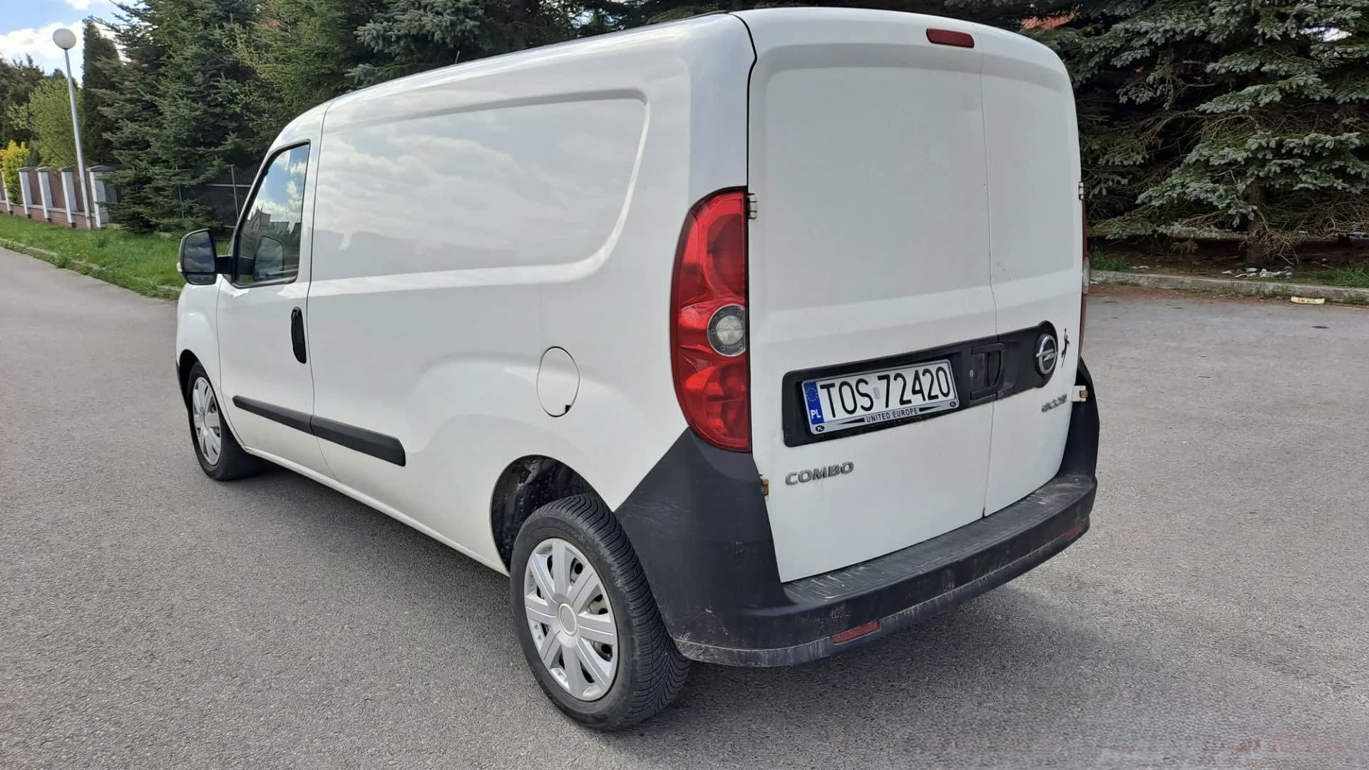 Zdjęcie 5 – Opel Combo D 1.6 KLIMATYZACJA, AUX , USB