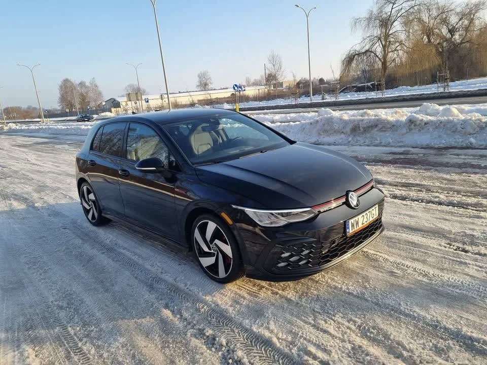 Zdjęcie 4 – Volkswagen Golf VIII 2.0 Piękny GTI. Manual, VAT 23% ,kamera itd.