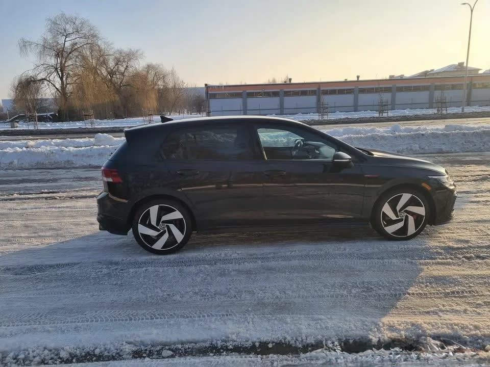 Zdjęcie 5 – Volkswagen Golf VIII 2.0 Piękny GTI. Manual, VAT 23% ,kamera itd.